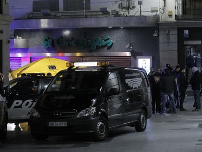 Agentes en la Puerta del Sol de Madrid el 7 de marzo, cuando chocaron dos bandas latinas.