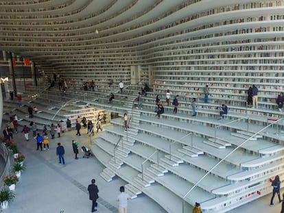 Biblioteca gigante na China com a metade dos livros pintados