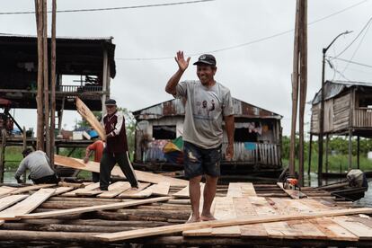 Rafael Silvano during the construction of the main stage.