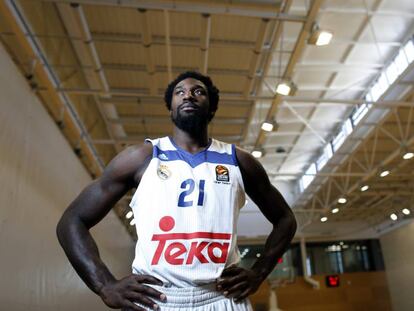 Othello Hunter, con su camiseta del Real Madrid.