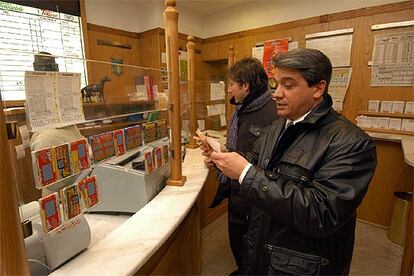 De Agostini compró Lottomatica, la lotería italiana, gracias a las plusvalías que logró en la burbuja tecnológica.