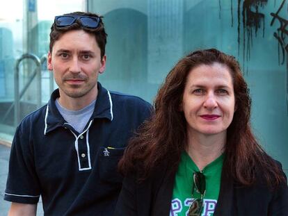 Delia Browne y Philipp Schmidt, de la P2PU.