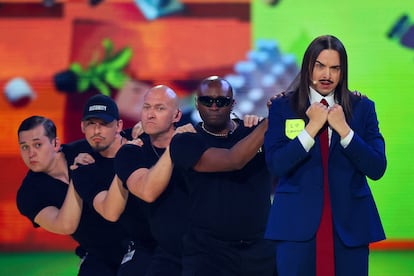 Tommy Cash, representando a Estonia en la final de Basilea.