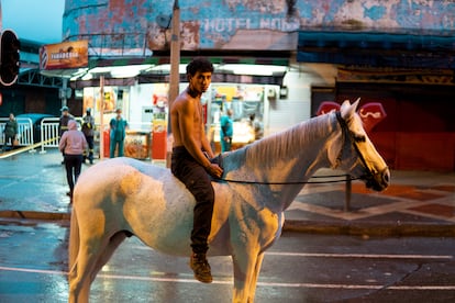 Fotograma de la película colombiana 'Los reyes del mundo'.