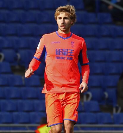 Sergi Samper, en un partido con el Granada. JOAN VALLS (EFE)