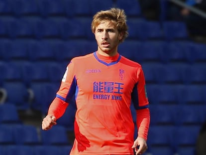 Sergi Samper, en un partido con el Granada. JOAN VALLS (EFE)