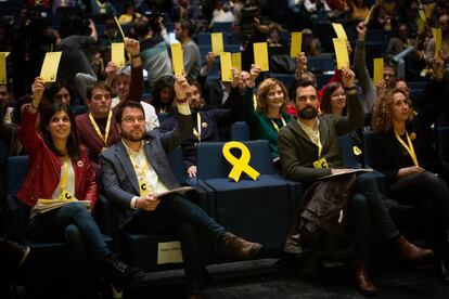 La portavoz y Secretaria General adjunta de ERC, Marta Vilalta, el vicepresidente de la Generalitat, Pere Aragonès, el presidente del Parlament, Roger Torrent y la consellera de Justicia, Ester Capella, en el Congreso Nacional de ERC el 21 de diciembrew.
 
 David Zorrakino / Europa Press
 21/12/2019 