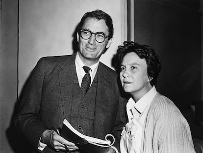 El actor Gregory Peck y la escritora Harper Lee, durante el rodaje de 'Matar a un ruiseñor', en 1962.