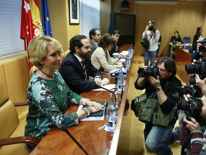 Esperanza Aguirre, durante su comparecencia en la comisión sobre corrupción de la Asamblea de Madrid, en 2016.