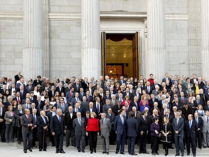 Fotografía de familia de los asistentes al acto en el Congreso con motivo del 30 aniversario del intento de golpe de estado del 23- F