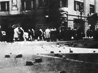 Una de les poques fotografies que es conserven de la vaga dels tramvie sde 1951, feta a la Vía Laietana de Barcelona.