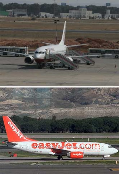 Un avión de Air Berlín, arriba, y otro de Easyjet.