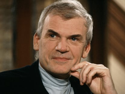 Milan Kundera, en París, en 1981.