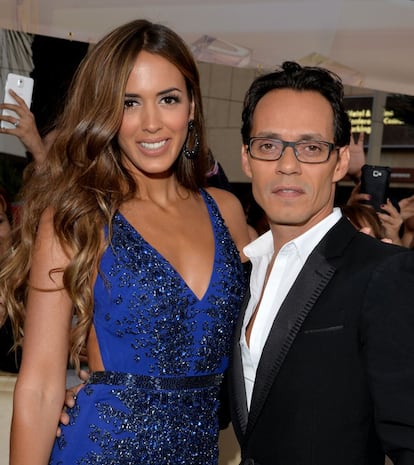 La modelo venezolana Shannon De Lima y su marido, el cantante Marc Anthony, llegan juntos a la gala de los Premios Grammy Latinos.