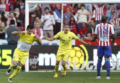 Hernán Pérez celebrates Villarreal's third against Sporting on Tuesday.