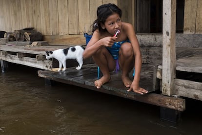 La vida en Cuninico depende para todo del agua del rio Marañón y es un drama para la población que esté contaminada.