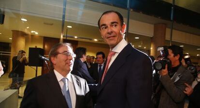 Luis Rosado y Manuel Llombart, ayer, en la toma de posesión del segundo.