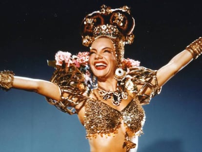 La cantante de samba Carmen Miranda.