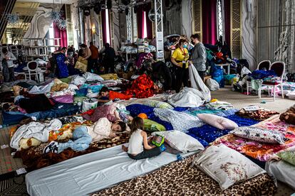 Refugiados ucranios en el hotel Mandachi de Suceava, el 4 de marzo. 