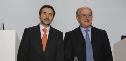 Josu Jon Imaz, consejero delegado de Repsol, y Antonio Brufau, presidente