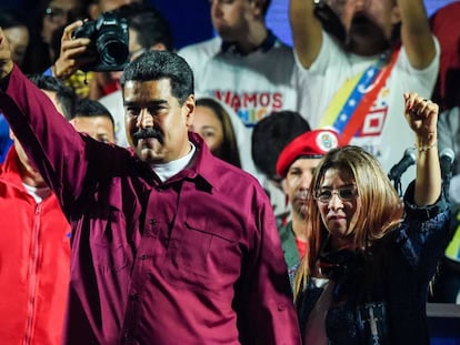 Presidente Nicolás Maduro celebra reeleição após anúncio do resultado.