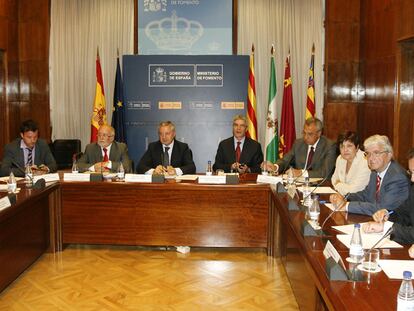 José Blanco, durante la reunión con los consejeros del corredor del Mediterráneo.