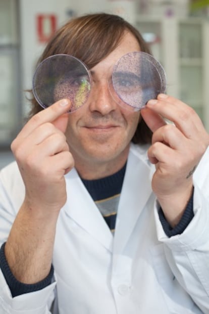 El investigador José Luis García, en las instalaciones del Genyo en Granada.