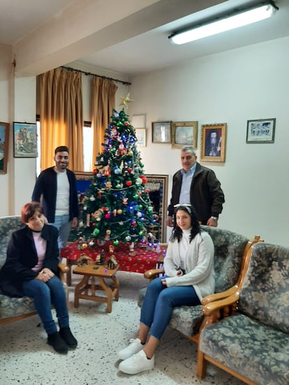 Cristianos ortodoxos palestinos, el día 14 en el club social de la iglesia de San Porfirio de Gaza. / J. C. S.