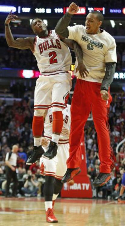 Nate Robinson celebra una canasta. 