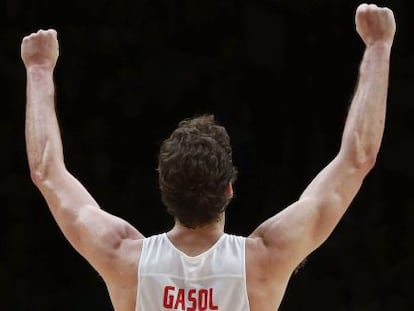 Pau Gasol celebra la victoria ante Francia.