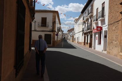 La casa en la que viven Noemi y Bogdan en Villanueva de la Jara, encima de la sucursal bancaria.