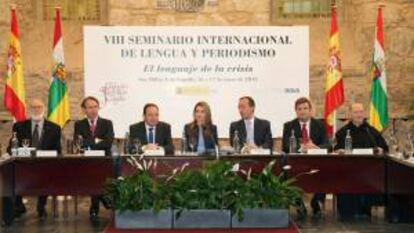 La princesa de Asturias, acompa?ada por el presidente del gobierno riojano, Pedro San Alonso (3i), y el presidente de la Agencia Efe, Jos Antonio Vera (2i), durante la inauguracin del VIII Seminario Internacional de Lengua y Periodismo "El lenguaje de la crisis".