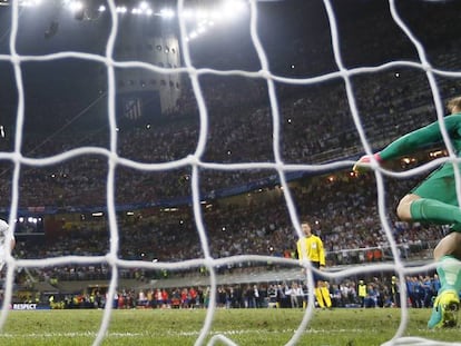 Cristiano lanza el penalti que vali&oacute; La Und&eacute;cima