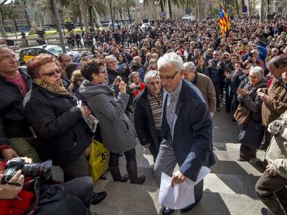 El juez Santiago vidal, ayer en la concentración en apoyo suyo ante la Audiencia de Barcelona.