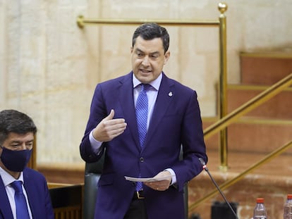 El presidente de la Junta de Andalucía, Juanma Moreno, este jueves durante el Pleno del Parlamento de Andalucía.