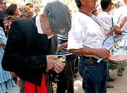 Asistentes al Rocío catalán en Mas Duran.