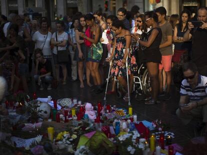 Homenatge a les v&iacute;ctimes a la Rambla.