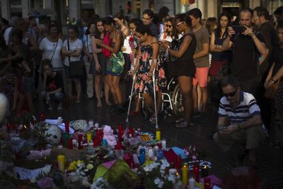 Homenatge a les v&iacute;ctimes a la Rambla.