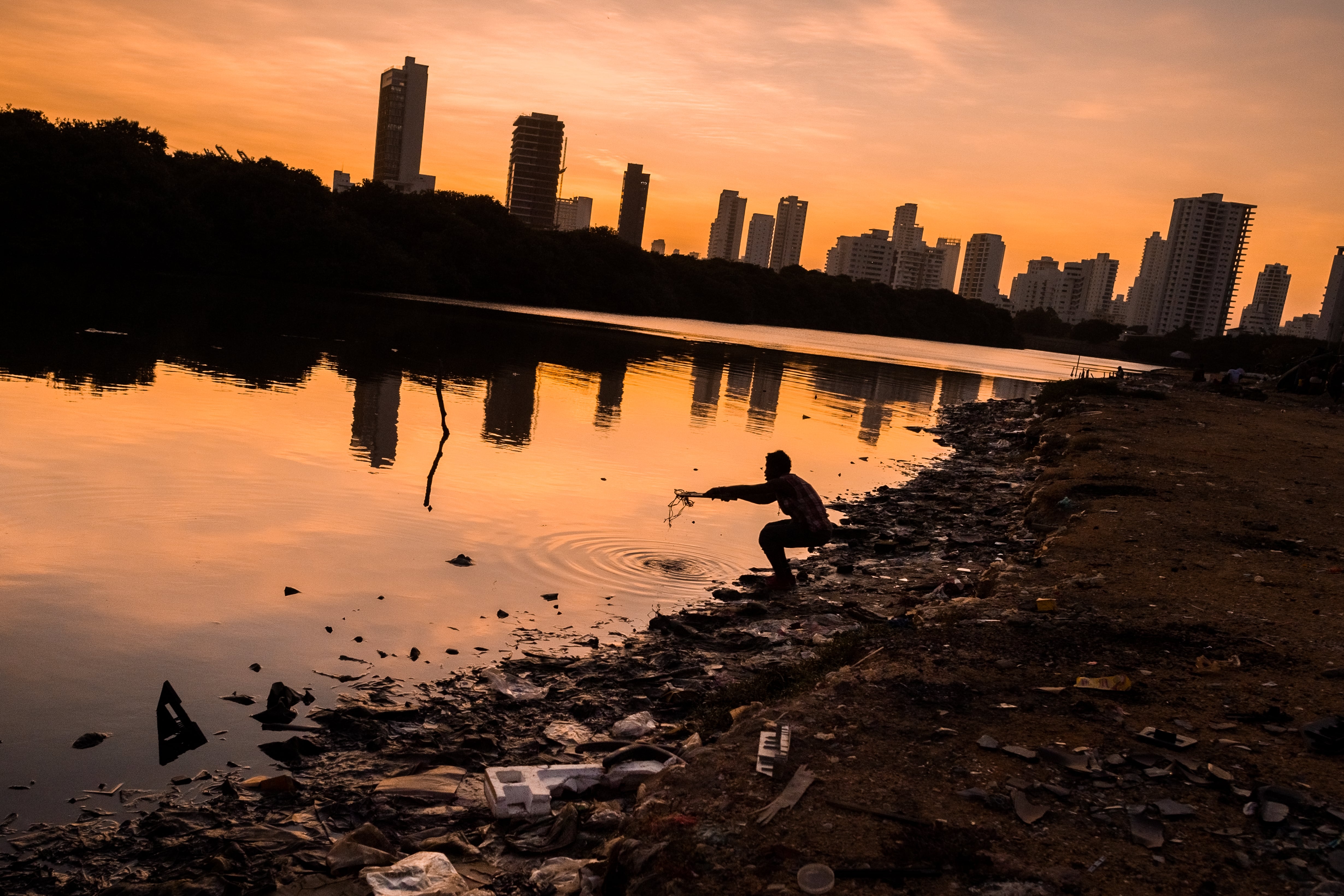 Así es como los superricos colombianos evaden, eluden y pagan menos impuestos que los pobres
