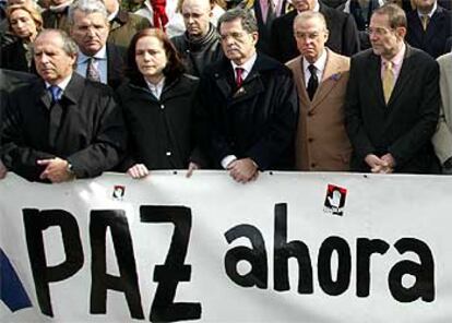 El presidente de la Comisión Europea (en el centro), junto a la comisaria Loyola de Palacio (a su derecha) y Javier Solana, entre otros.