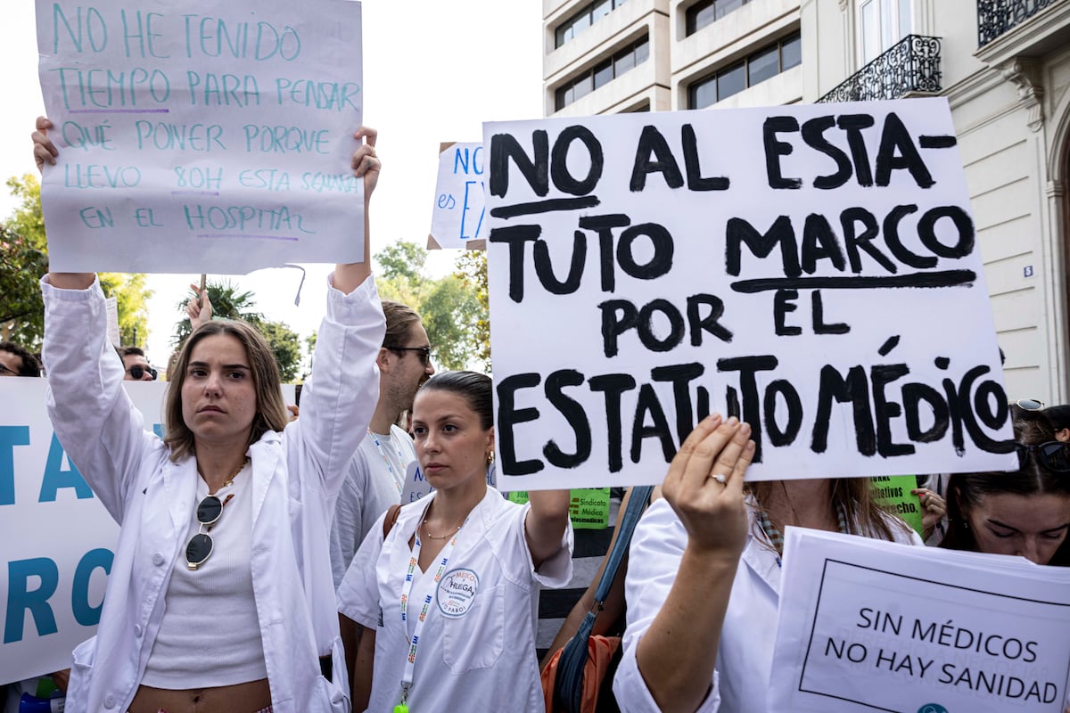 Los sindicatos convocan una huelga indefinida en enero contra el estatuto de Sanidad | Sociedad