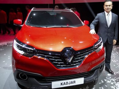 Carlos Ghosn, presidente de Renault, presenta el Kadjar en Par&iacute;s.