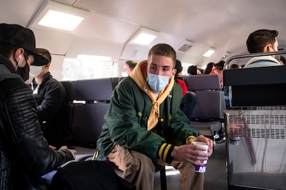 Interior de un vagón de la línea C-7 de Renfe que une Alcalá de Henares y Atocha.
