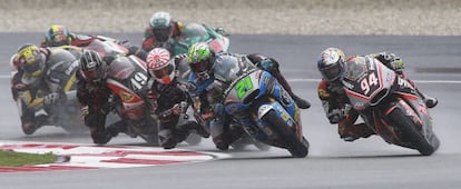 De derecha a izquierda: Folger, Morbidelli y Zarco al inicio de la carrera.