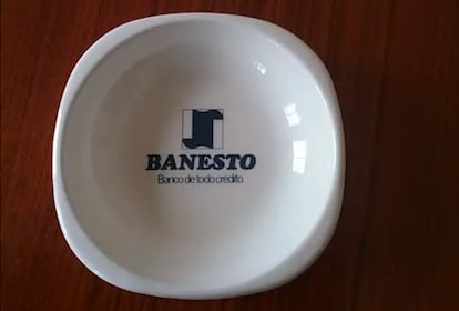 Cenicero del desaparecido banco Banesto que está a la venta en Wallapop.