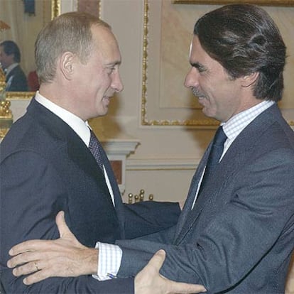 Vladímir Putin recibe a José María Aznar en el Kremlin.