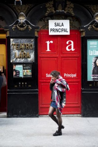 Entrada del teatro Lara, en la Corredera Baja de San Pablo, en el barrio madrileño de Malasaña.