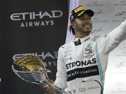 Hamilton celebra la victoria.