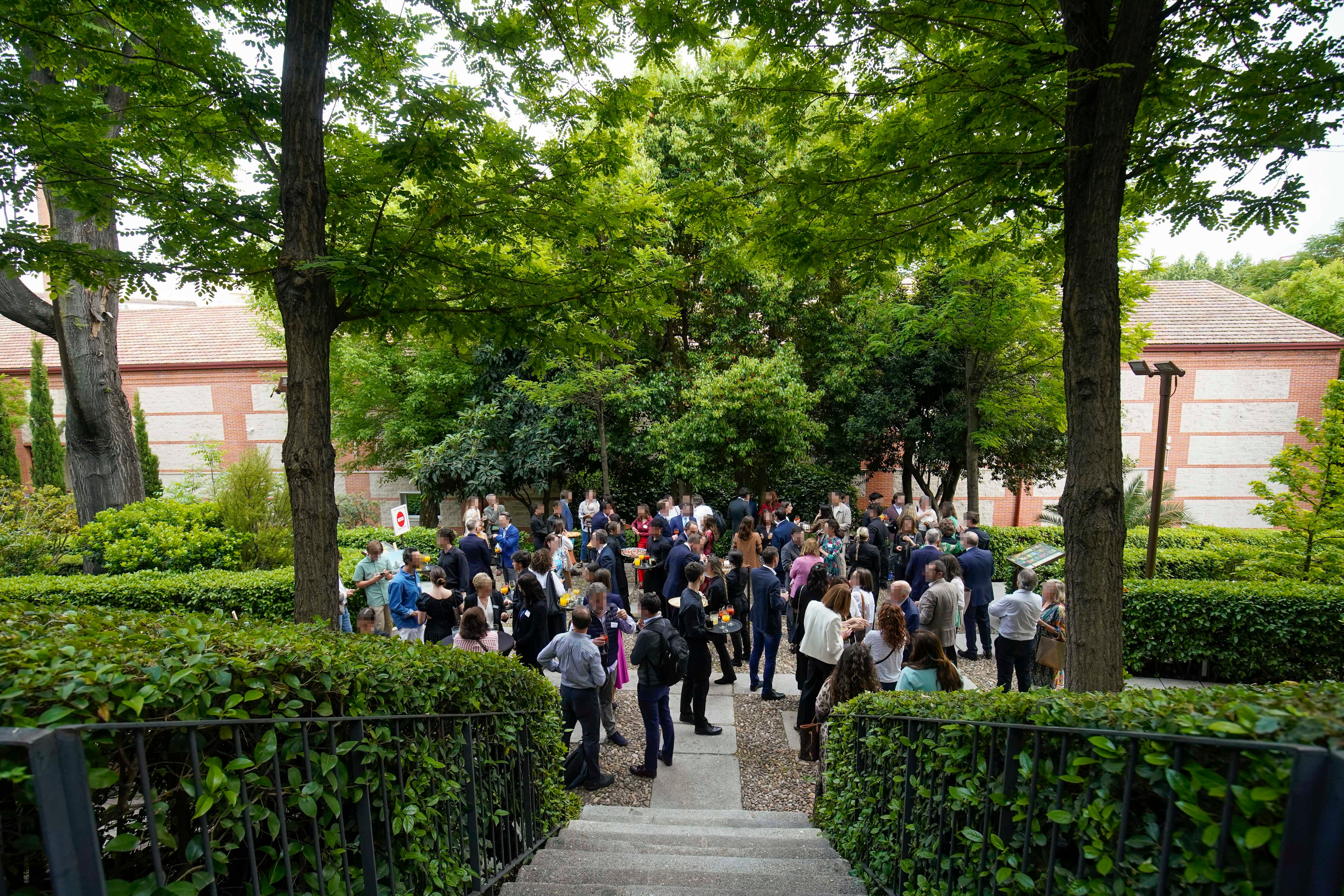 Cóctel de Brighton College Madrid en los jardines de la Real Fábrica de Tapices.