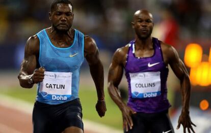 Gatlin, a la izquierda, por delante de Kim Collins, en la reunión de Doha.